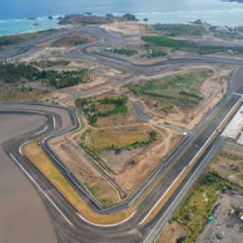 176057476-luftaufnahme-der-vollständigen-streckenansicht-der-mandalaka-rennstrecke-der-internationale